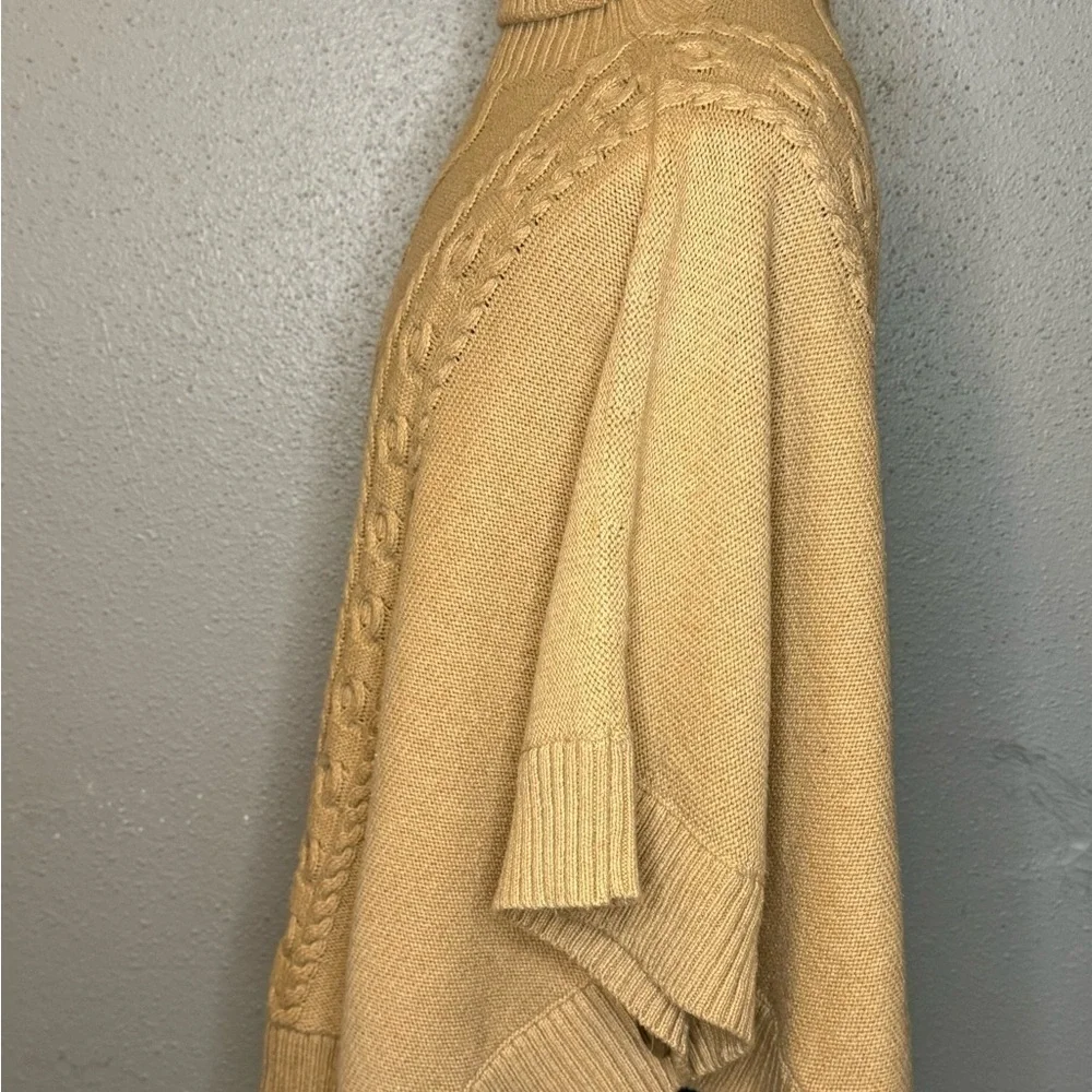 GAP Cable Knit Poncho - Picture 3 of 7